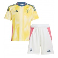Maglia Calcio Juventus Lloyd Kelly #6 Seconda Divisa Bambino 2025-26 Manica Corta (+ pantaloncini)